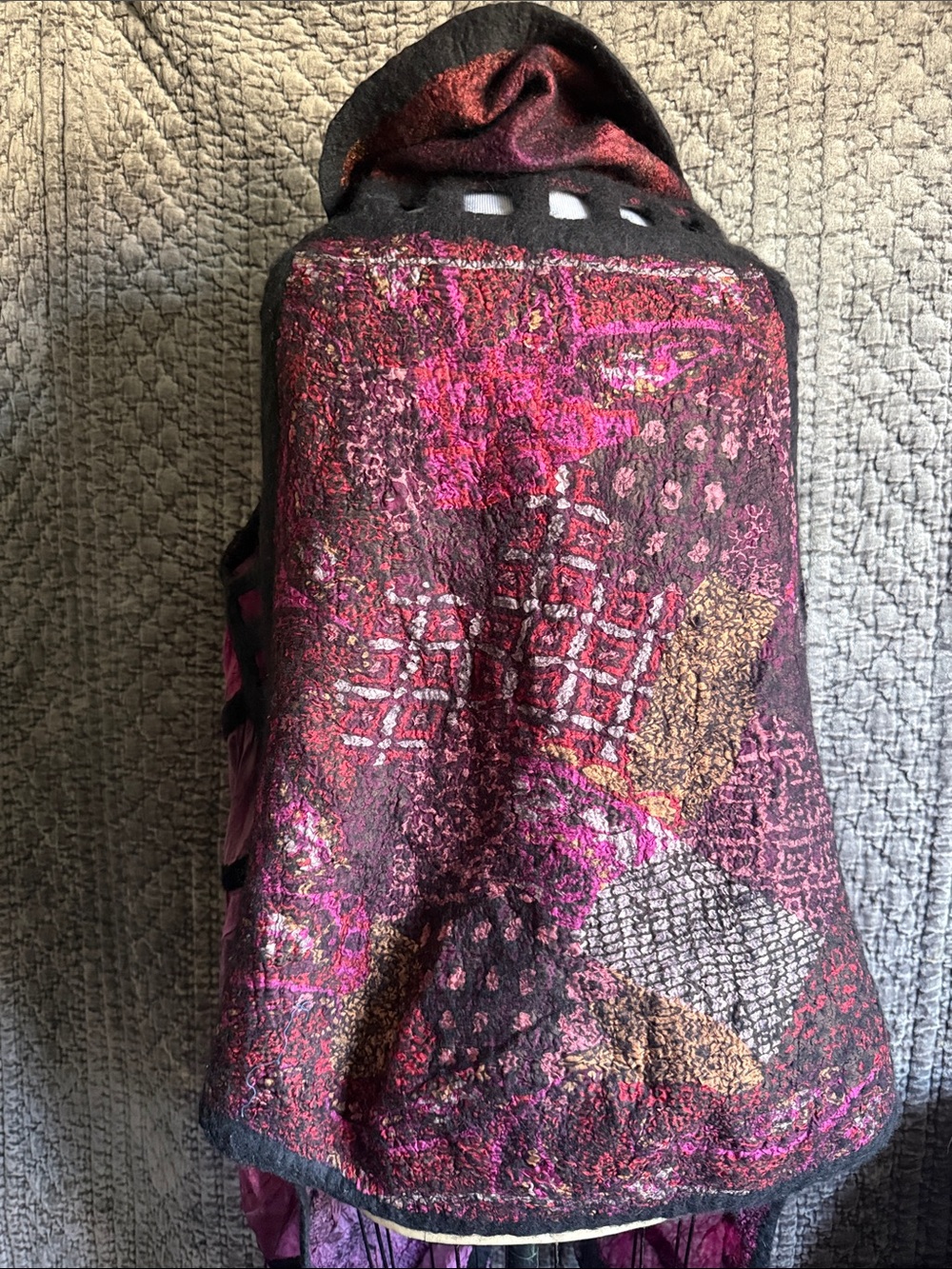 Hand Crafted Pink & Black Hooded Draped Cape 100%Painting silk and 100%wool - Picture 4 of 12